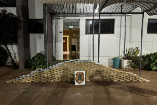 PF apreende 270 kg de cocaína em fundo falso de caminhão