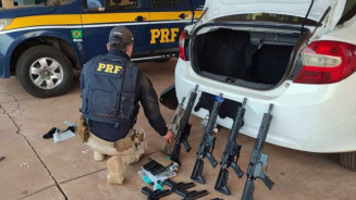 Homem é preso com fuzis e pistolas que seriam levadas para o RJ