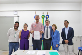Tiago Botelho assina ‘Carta Compromisso’ com universidades de Dourados