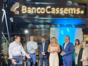 Rodrigo Perez, secretário de Estado de Governo e Gestão Estratégica, discursa na inauguração do Banco Cassems, ressaltando a importância do novo empreendimento para o desenvolvimento econômico e a sustentabilidade financeira da instituição. - (Foto: A Crítica)