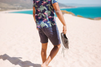 Descubra como montar looks masculinos com estilo no verão