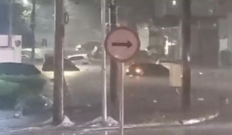 Ruas da Capital ficaram alagadas na noite desta quarta-feira