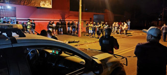 Crime ocorreu na noite desta sexta-feira em frente de conveniência - Foto: Sidnei Bronka/Ligado na Notícia