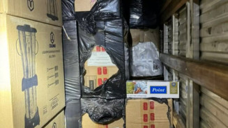 Polícia apreende  cigarro contrabandeado em meio a eletrodomésticos