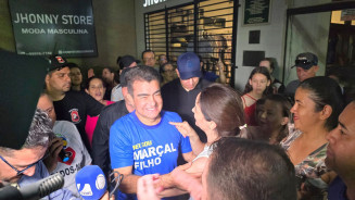 Marçal Filho cumprimenta a vice Gianni Nogueira após a vitória nas eleições - Foto: Flávio Verão
