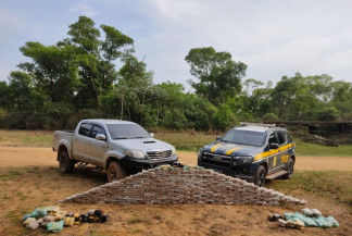 Motorista foge de bloqueio e tenta abandonar carga de cocaína em rodovia