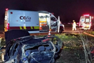 Fiat Pálio ficou completamente destruído na colisão - Reprodução/ Leandro Holsback/ Alerta Dourados