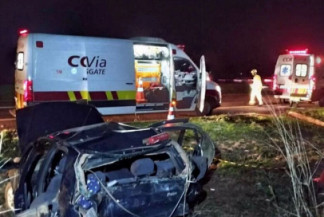 Fiat Pálio ficou completamente destruído na colisão - Reprodução/ Leandro Holsback/ Alerta Dourados