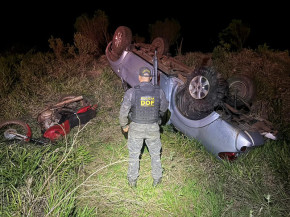 Trio capota caminhonete furtada após tentar fugir do DOF em Iguatemi