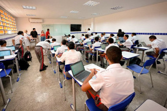 Secretaria estadual abre inscrições para professores e técnicos com salário até R$ 8,7 mil