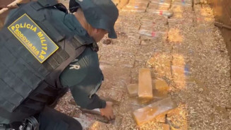 Policiais Militares Rodoviários recebem congratulação de Coronel David pela apreensão de 2 toneladas de maconha