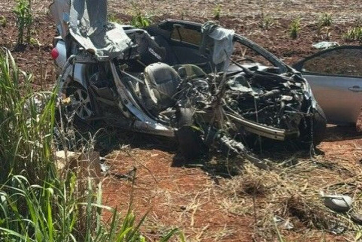 Veículo ficou completamente destruído - Imagens/ Tudo do MS