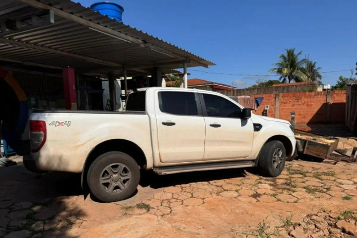 Caminhonete foi apreendida na casa da empresária suspeita de liderar os golpes. (Foto: PJC/MT)