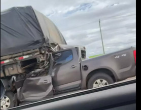 Ocupante de caminhonete morre em colisão contra carreta na MS-306