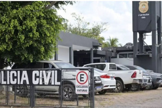 Mulher golpeada por facão pelo genro tem nariz amputado