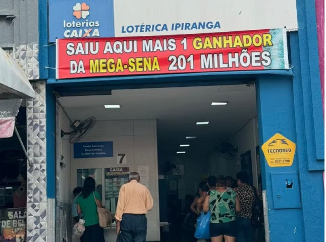 Lotérica que registrou aposta ganhadora da Mega-Sena em Cuiabá tem aumento no movimento — Foto: Carolina Andreani/TVCA