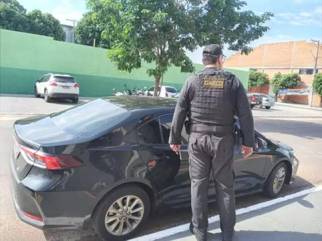 Gaeco durante mandado de busca e apreensão nesta manhã em Coxim