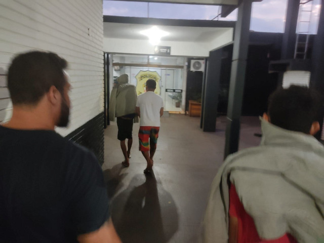 Na operação, foram presos três, dos quatro investigados. O quarto alvo já foi identificado, mas está foragido