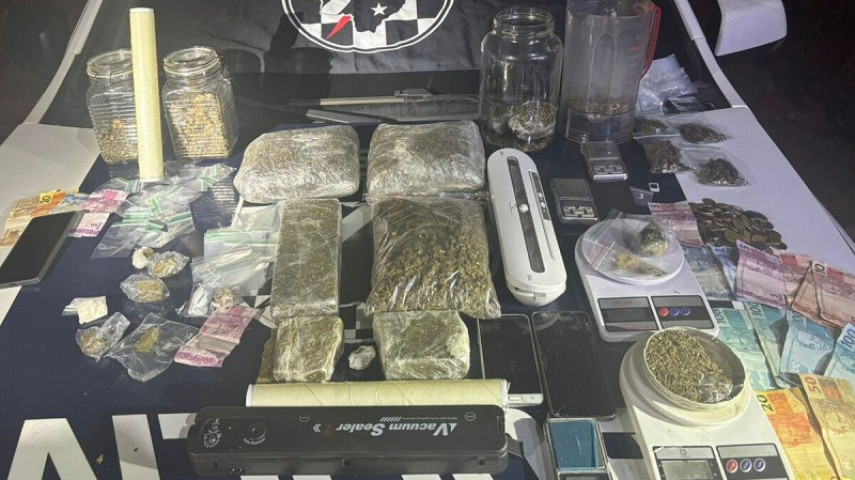 Drogas encontradas na casa do suspeitos (Foto Divulgação)