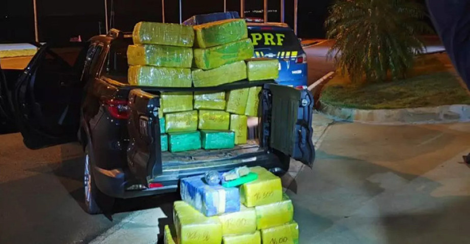 Foram apreendidos tabletes de maconha e 800 gramas de haxixe (Foto: divulgação / PRF)