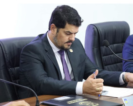 Daniel Junior cobra pavimentação asfáltica no Jardim Pelicano