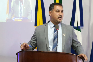 Márcio Pudim questiona prefeitura sobre espaços  publicitários na UPA e Hospital da Vida