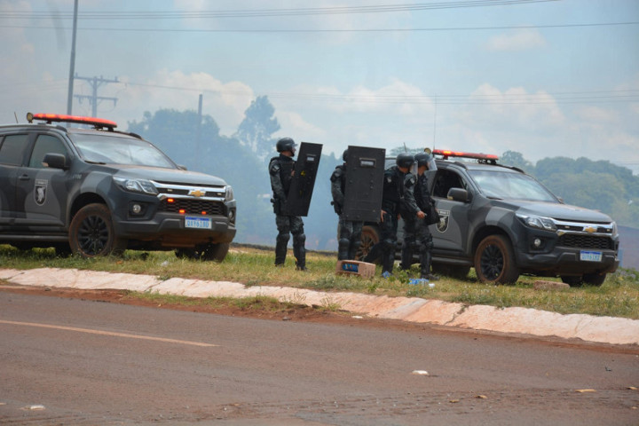 Tropa de Choque da PM tentou desmobilizar manifesto com tiros de bala de borracha e bombas de gás - Foto: Valdinei Garcia