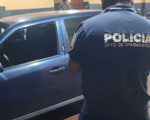 O veículo foi atingido por ao menos três disparos, e o diretor ficou ferido. - Foto: ABC Color