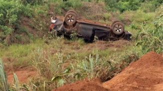 Caminhonete roubada no Paraná é encontrada pelo DOF capotada na MS-180