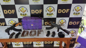 Policia apreende fuzis, munições  e maconha