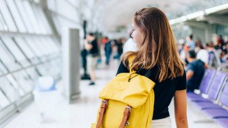 saiba como solicitar autorização para adolescente viajar sozinho