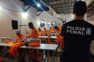 Governo de MS economiza R$ 1,1 milhão com internos produzindo uniformes