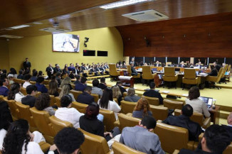 STF adia decisão sobre responsabilização de redes por conteúdos