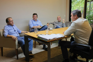 Reunião com governador amplia debate sobre Lei do Transporte Zero, articulada pelos deputados Neno Razuk e Coronel David