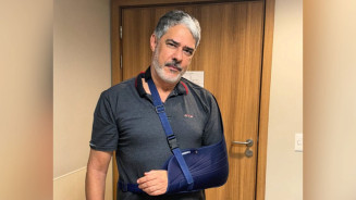 William Bonner tropeça e quebra o braço durante corrida de bicicleta