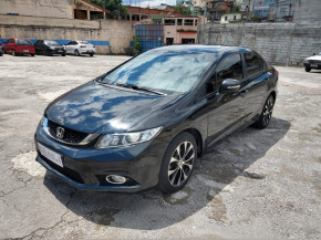 Mulher briga com namorado e foge com carro dele e R$ 17 mil