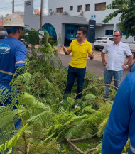 No primeiro dia útil do mandato, Marçal vistoria trabalho de limpeza nas ruas