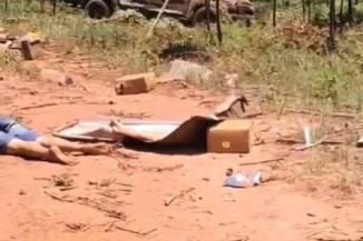 Motorista capota caminhonete carregada com maconha e fica em coma