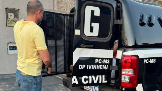 Mulher é presa por extorsão ao exigir R$ 5 mil para não expor vítima