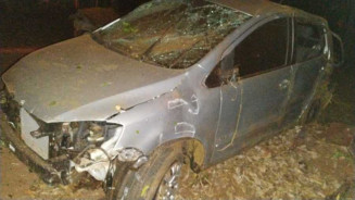 Jovem perdeu controle do veículo e capotou - Foto:: Nova News