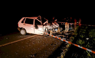 Uno ficou com a frente destruída - Foto: Ivi Agora