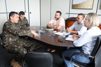 Liandra recebe representantes da 4ª Brigada de Cavalaria Mecanizada na Câmara de Dourados
