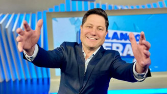 Eleandro Passaia celebra sua volta à Record e avisa: ‘Tenho novidades’