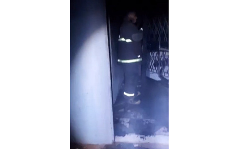 Corpo de Bombeiros foi chamado para apagar as chamas - Foto: reprodução