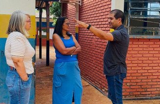 Edson Souza vistoria postos de saúde e escolas durante recesso da Câmara