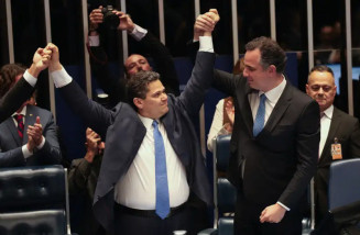 Alcalumbre comemora vitória - Foto: Foto Antônio Cruz/ Agência Brasil.