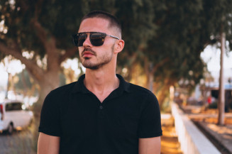Como criar um look masculino casual chic para diferentes ocasiões
