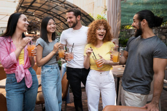 Dicas para manter suas bebidas geladas em festas ao ar livre