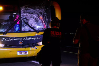 Jovem morre atropelado por ônibus de turismo na BR-262