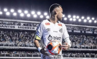 Camisa da reestreia de Neymar pelo Santos vai a leilão por mais de R$ 55 mil